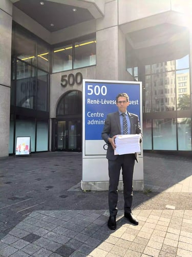 CFIB submitted the 1,500 petitions signed by its members urging the government to abolish the LDCC to Labour Minister Jean Boulet