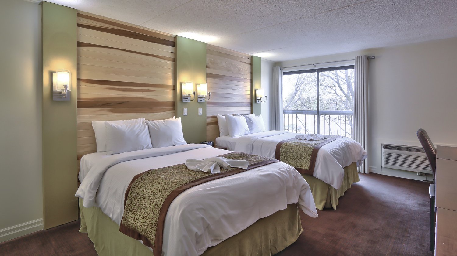 2014-12-01_BM_LodgingBlueMountainInn_004