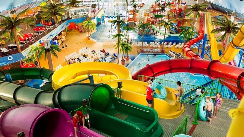 Image of children playing inside Fallsview Indoor Waterpark