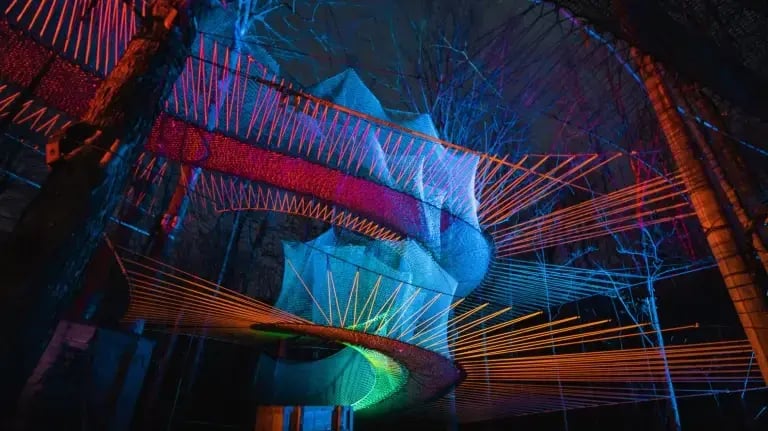 Uplå, les plus grands trampolines extérieurs d’Amérique du Nord, pendant la nuit