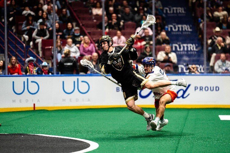 L'équipe des Vancouver Warriors en train de jouer à la crosse