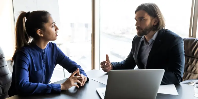 Le responsable sanctionne un employé