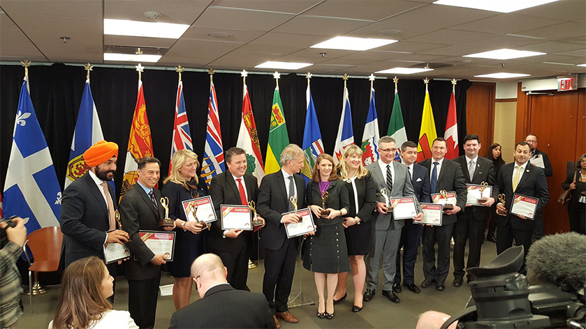 CFIB presents trade ministers with Golden Scissors Award