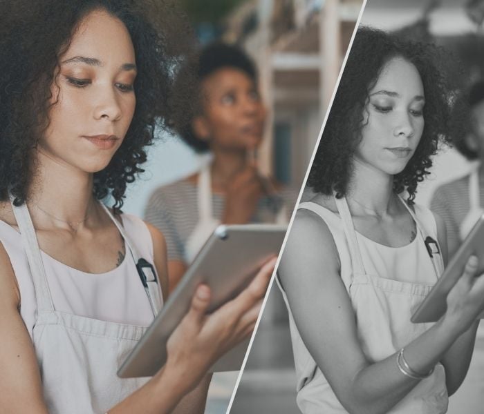 Propriétaire d'une petite entreprise en train de regarder sa tablette dans son magasin