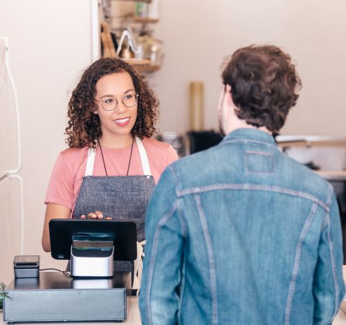 Small business owner in NL talking with one of her customers in her store